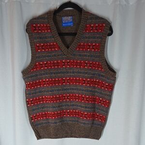 Pendleton Men's V-Neck Sweater Vest in Brown and Red - Size L